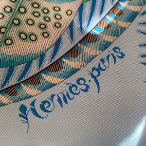 🦚🪶 Authentic HERMES Silk Plumes En Fete Scarf 90 Giftable Package - RARE & NEW
